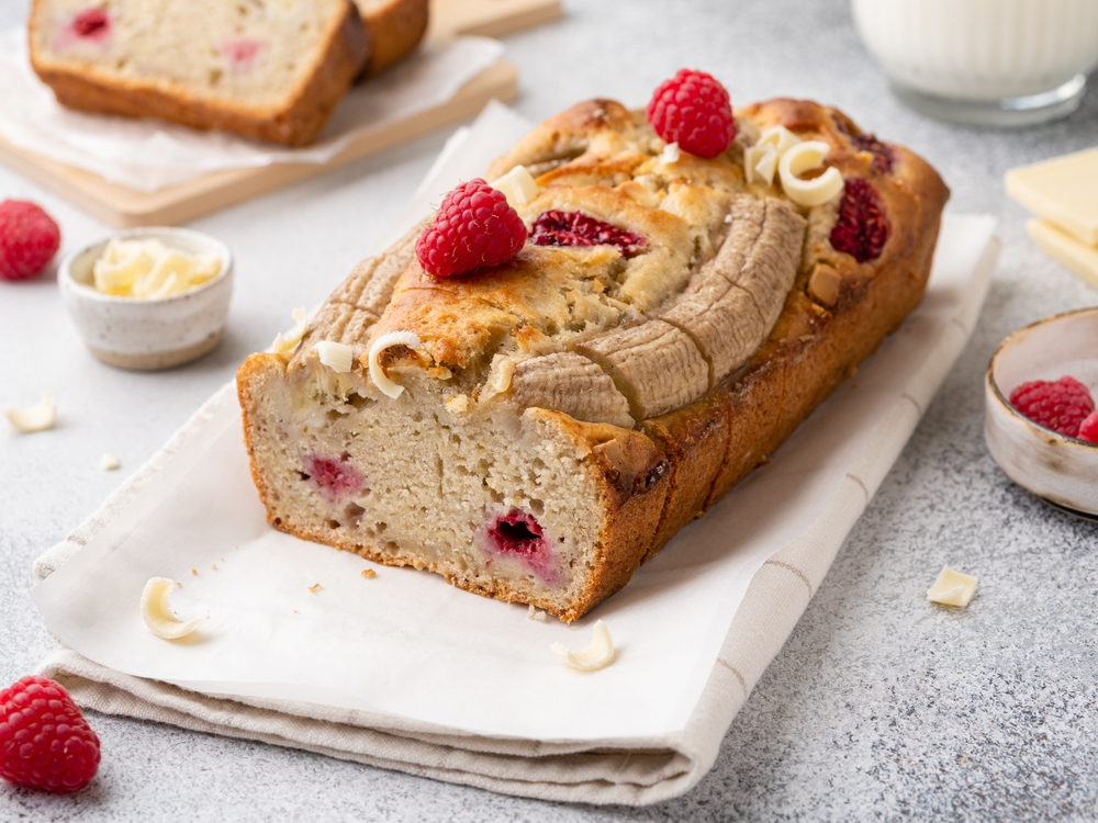 Chlebek bananowy z malinami - Delektujemy.pl