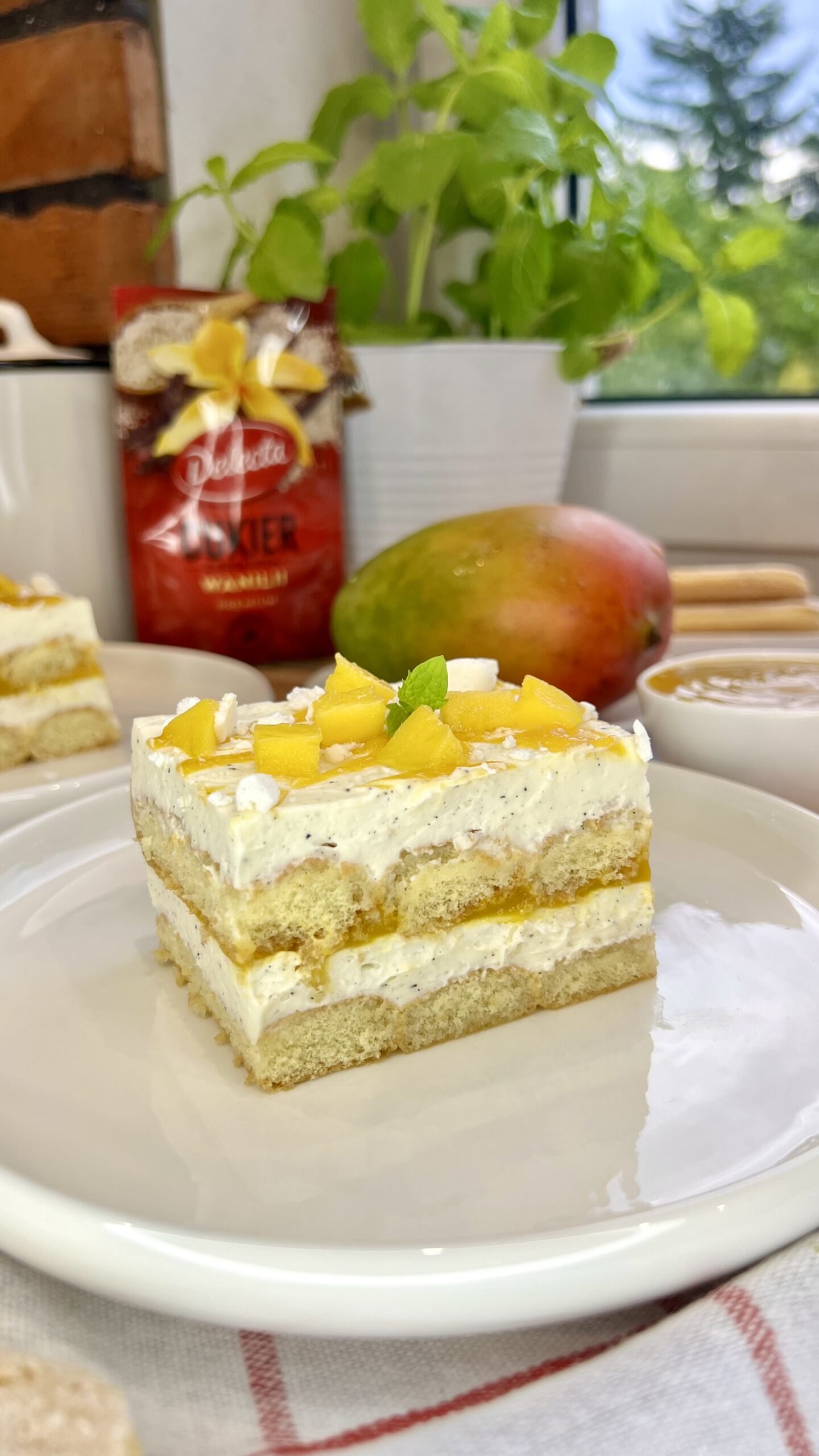 Letnie ciasto z mango bez pieczenia - Delektujemy.pl