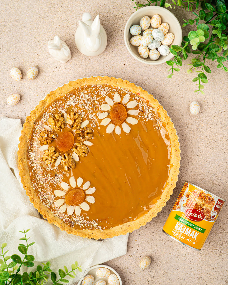 Mazurek orzechowy z masą owocową i kajmakiem