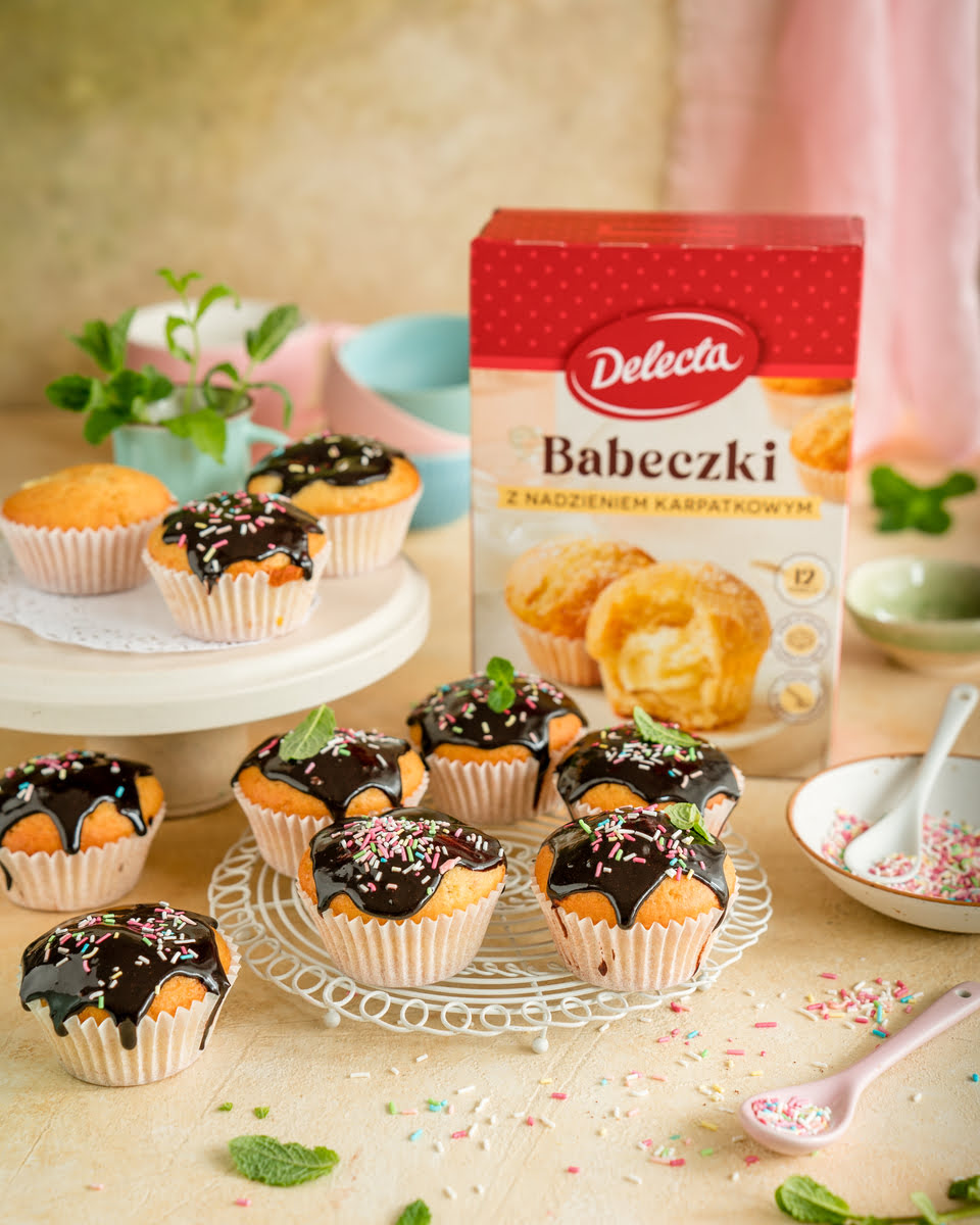 Babeczki z kremem karpatkowym Delecta i pyszny sos kakaowy